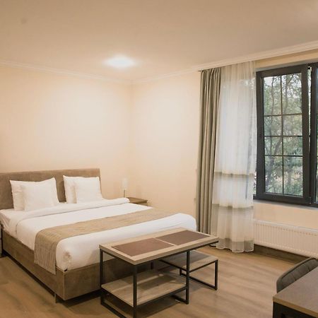 Madin Eco Hotel Debed Buitenkant foto